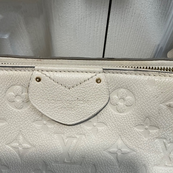 Louis Vuitton cream empritine Marais handbag - Picture 2 of 11